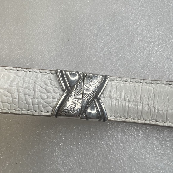 Brighton Leather Croc Embossed White/Beige Belt Ornate Silver Buckle Reversible main image 4